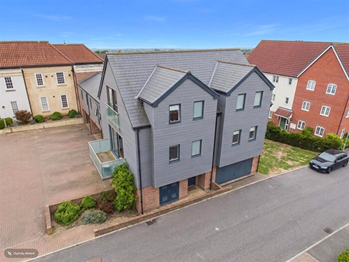 3 Bedroom Flat For Sale In Rushbrook Avenue, Runwell, Wickford, SS11