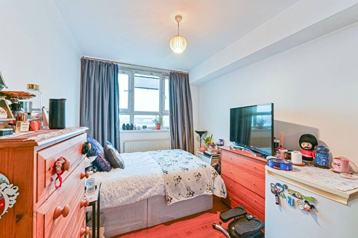 2 Bedroom Flat For Sale In Grantham Road, Brixton, London, SW9