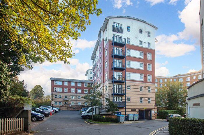 2 Bedroom Flat For Sale In Selden Hill, Hemel Hempstead, HP2