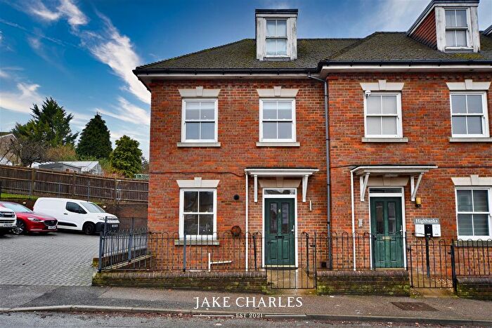 2 Bedroom End Of Terrace House For Sale In Lower Adeyfield Road, Hemel Hempstead, HP2