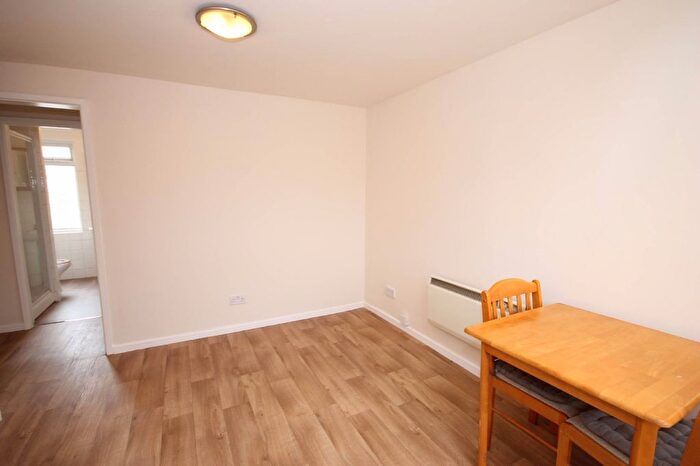 2 Bedroom Flat To Rent In School Lane, Didsbury, Manchester, M20