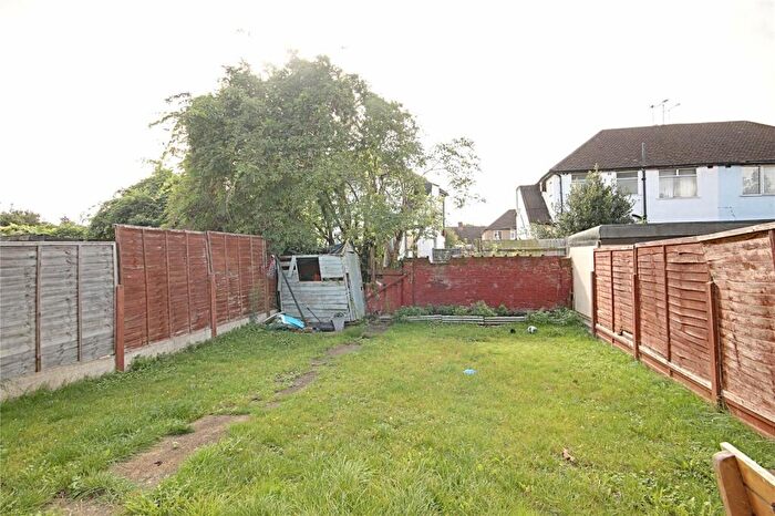 3 Bedroom End Of Terrace House For Sale In Albany Park Avenue, Enfield, EN3