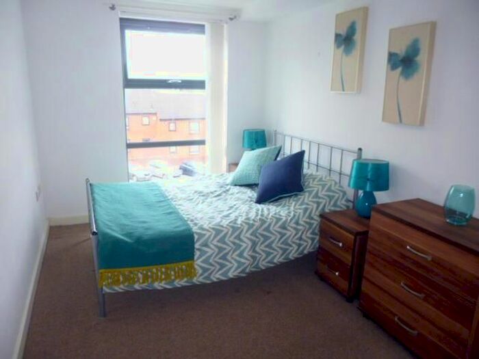 3 Bedroom Flat To Rent In Beeston Road, Beeston, Leeds, LS11