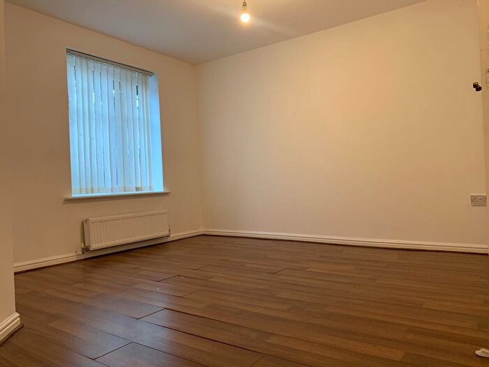 4 Bedroom Town House To Rent In Martingale Court, Cheetham Hill, Manchester, M8