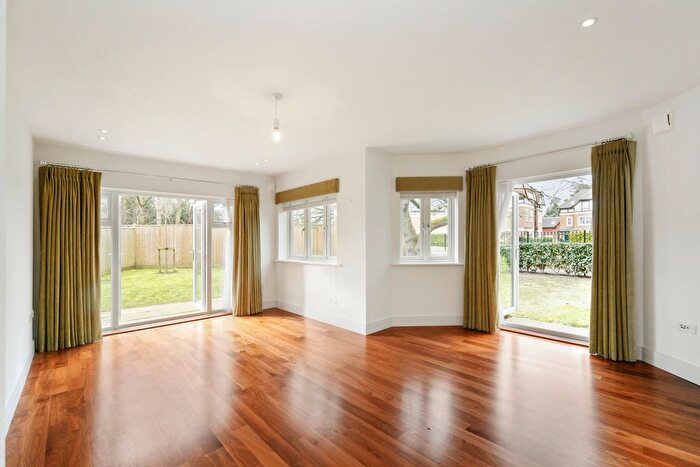 2 Bedroom Flat To Rent In Rouse Close, Weybridge, KT13
