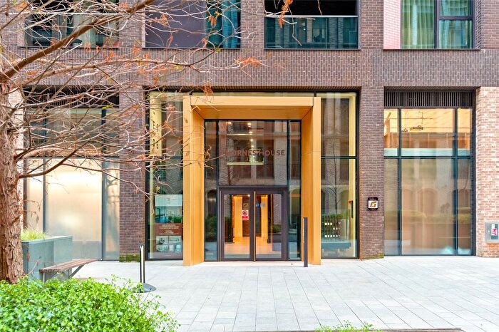 3 Bedroom Flat To Rent In Thornes House, Charles Clowes Walk, London, SW11
