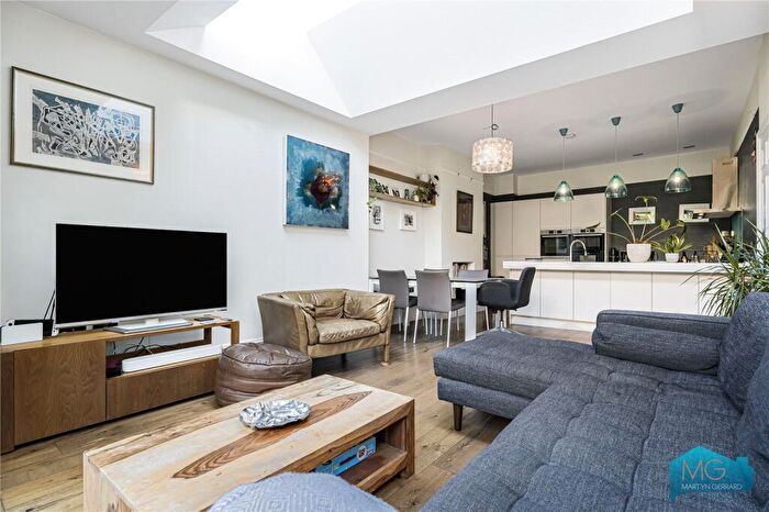 3 Bedroom Apartment For Sale In Crouch Hall Road, London, N8