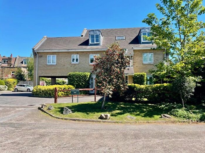 2 Bedroom Apartment For Sale In Fulmar Close, Surbiton, KT5