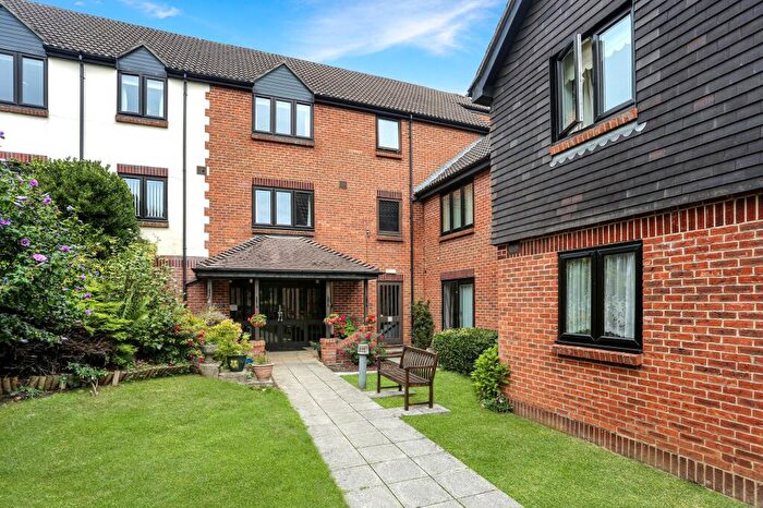 1 Bedroom Flat For Sale In Havant Road, Horndean, PO8
