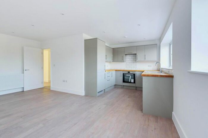 2 Bedroom Flat To Rent In High Street, Banstead, SM7