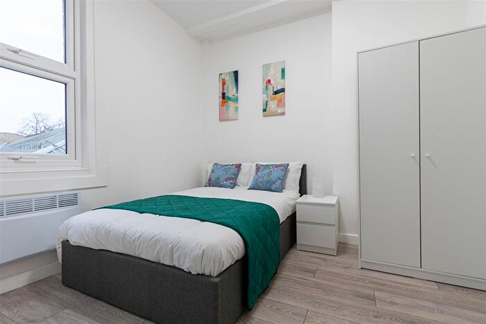 Studio To Rent In Holloway Road, London, N7