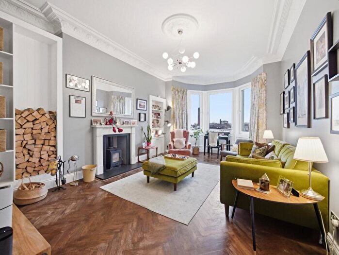 3 Bedroom Flat To Rent In East Claremont Street, Edinburgh, Midlothian, EH7