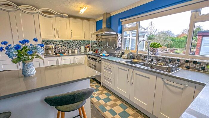 4 Bedroom Detached House For Sale In The Long Shoot, Nuneaton, CV11