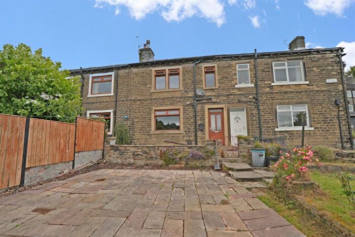 2 Bedroom House For Sale In Lindwell, Greetland, Halifax, HX4