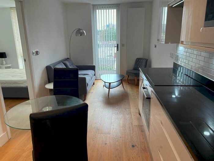 1 Bedroom Flat To Rent In Central Cross Apartment, South End, Croydon, London, CR0