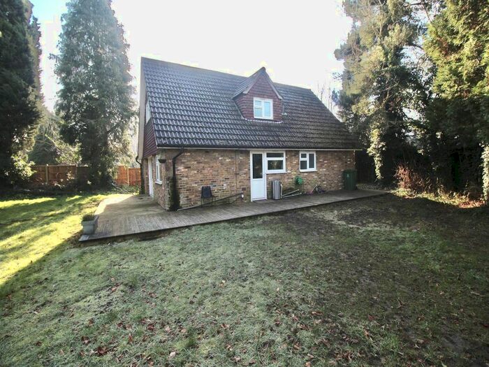 4 Bedroom Detached House To Rent In Hempstead Road, Watford, Hertfordshire, WD17