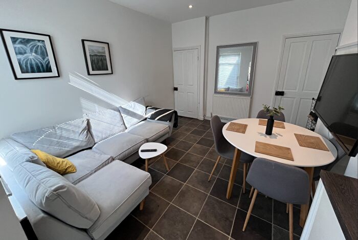 2 Bedroom End Of Terrace House To Rent In Scorer Street, LN5
