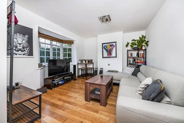 1 Bedroom Apartment To Rent In Neale Close, Hampstead Garden Suburb, N2