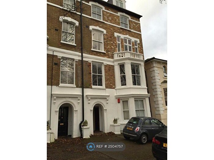 2 Bedroom Flat To Rent In Cintra Park, London, SE19
