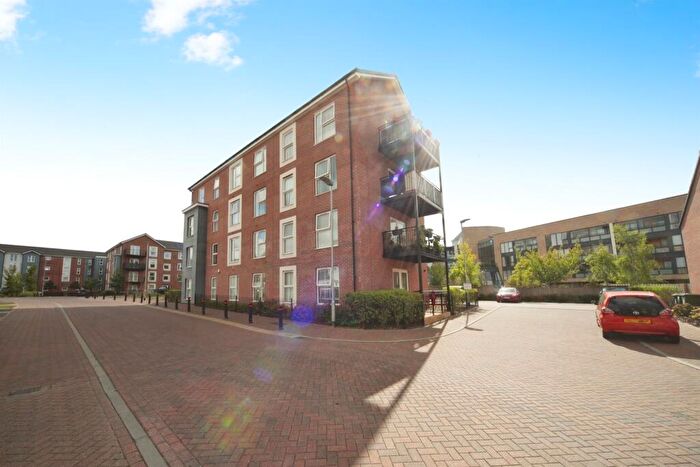 2 Bedroom Flat For Sale In Bagshawe Way, Dunstable, LU5