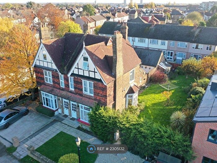 4 Bedroom Semi-Detached House To Rent In Hainault Gore, Romford, RM6