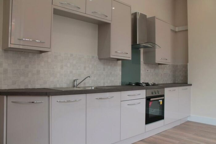 1 Bedroom Flat To Rent In Station Road, Redhill, RH1