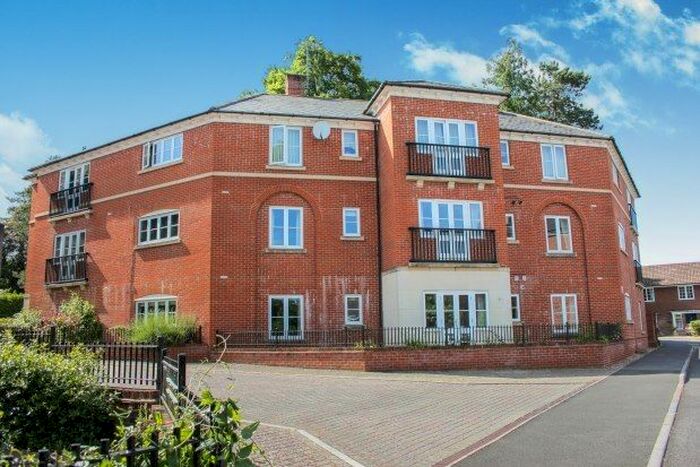 2 Bedroom Flat To Rent In Avington Court, Winchester, SO22
