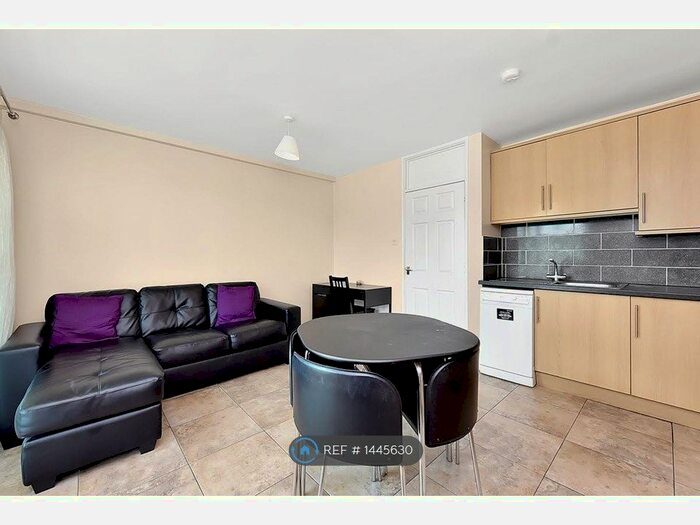 4 Bedroom Flat To Rent In Ramsfort House, London, SE16