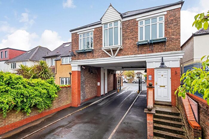 2 Bedroom Flat To Rent In Chichester Mews, Uffington Road, SE27