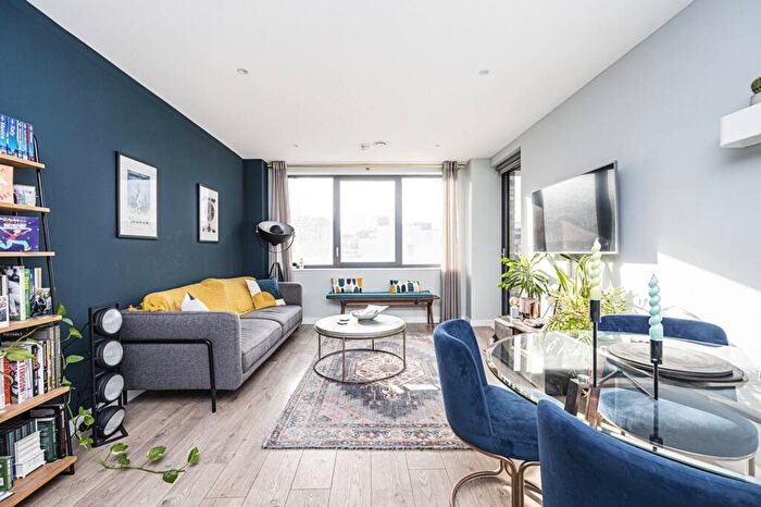 1 Bedroom Flat To Rent In St Pauls Way, Bow, London, E3