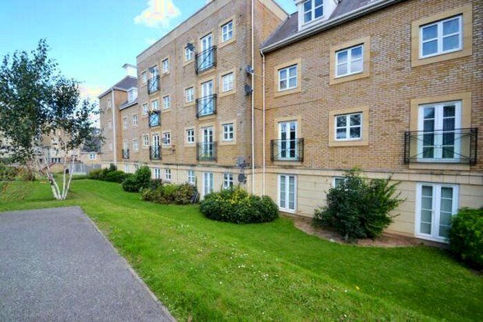 2 Bedroom Flat To Rent In Sandpiper Close, Greenhithe, Kent, DA9