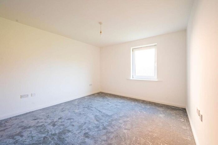 2 Bedroom Flat For Sale In Luton Road, Plaistow, London, E13