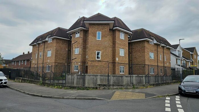 2 Bedroom Flat To Rent In Green Acres House, Welbeck Avenue, Hayes, UB4