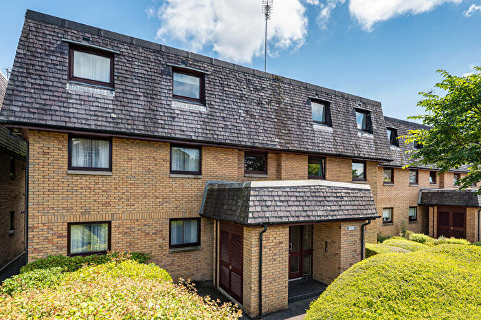 2 Bedroom Flat For Sale In Clober Road, Milngavie, Glasgow, G62