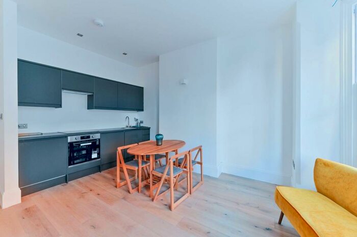 2 Bedroom Flat To Rent In Waldegrave Road, London, , Crystal Palace, London, SE19