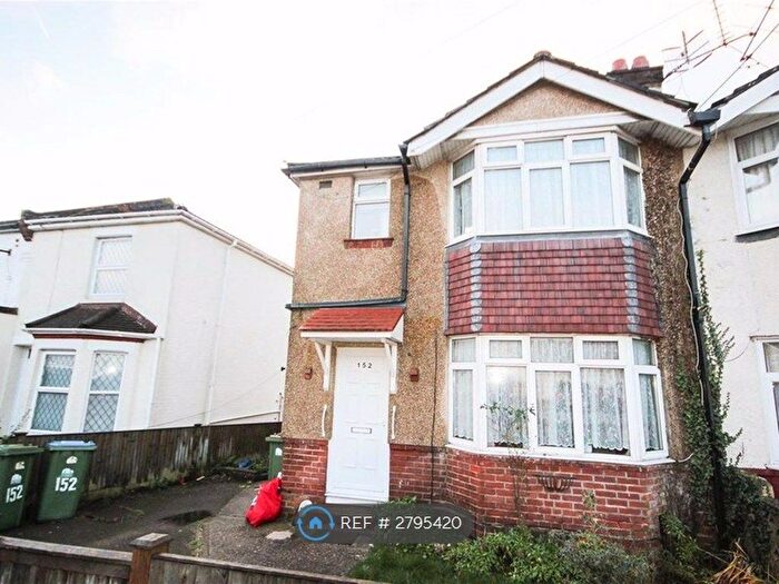 3 Bedroom Semi Detached House To Rent In Warren Avenue, Southampton, SO16