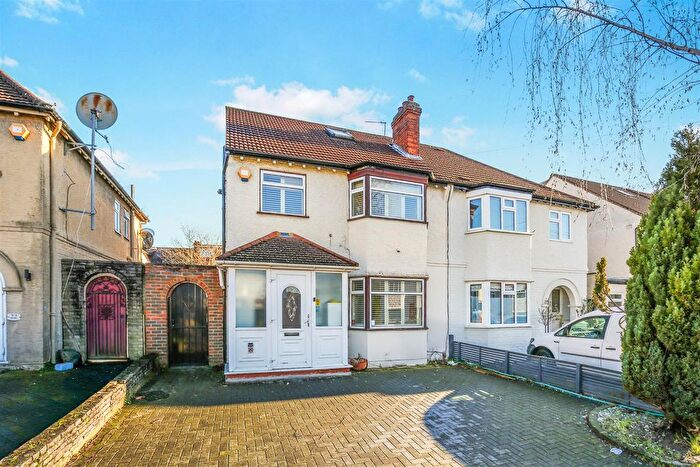 4 Bedroom Semi Detached House For Sale In Poplar Road, Sutton, SM3