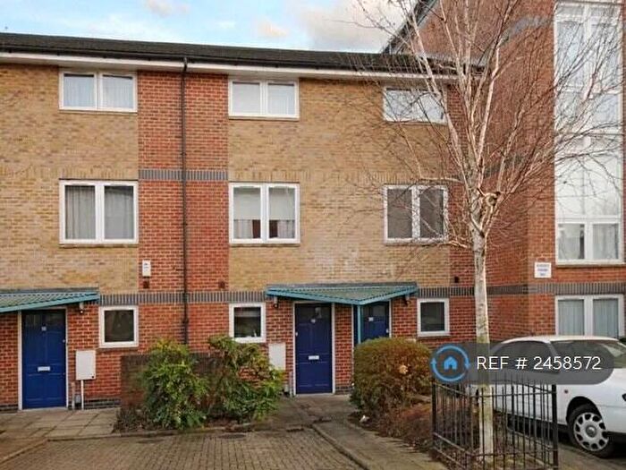 3 Bedroom Terraced House To Rent In Amethyst Close, London, N11