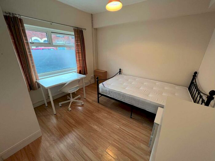 5 Bedroom Terraced House To Rent In Poole Street, Northampton, NN1