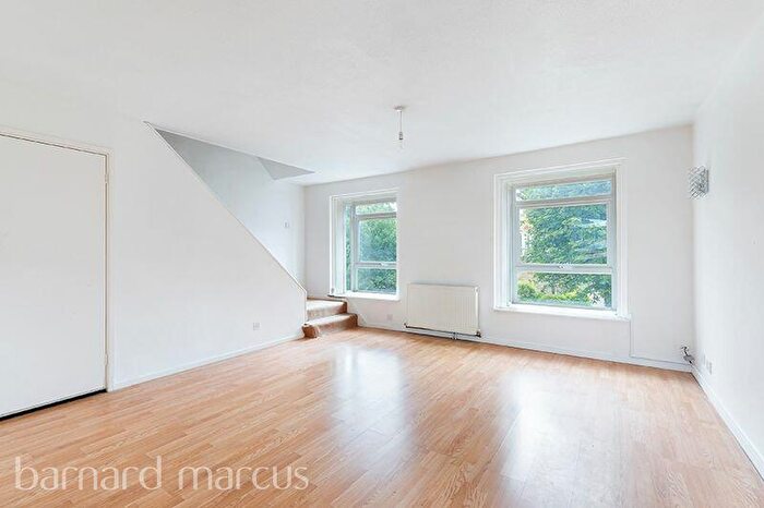 2 Bedroom Maisonette To Rent In Cotelands, Croydon, CR0