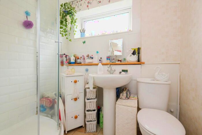 1 Bedroom Flat For Sale In Old Dover Road, Canterbury, Kent, CT1