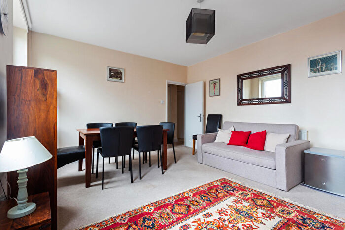 1 Bedroom Flat To Rent In Chalmers House, Battersea, SW11