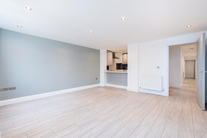 2 Bedroom Flat To Rent In Colney Hatch Lane London, N10