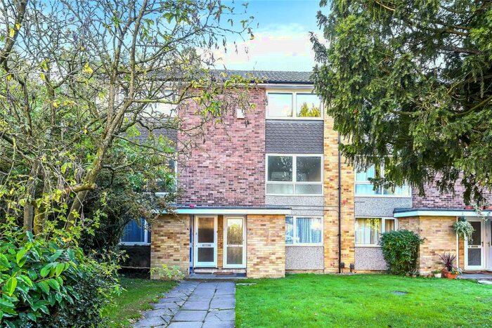 2 Bedroom Maisonette To Rent In Lima Court, Bath Road, Reading, Berkshire, RG1