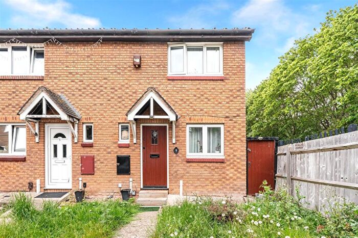 3 Bedroom Semi Detached House For Sale In Exeter Close, London, E6