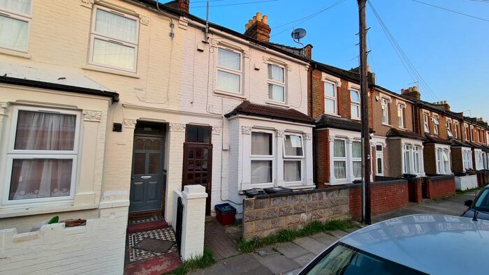 Studio To Rent In Standard Road, TW4