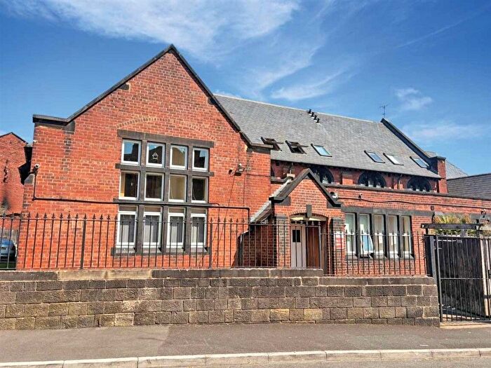 2 Bedroom Flat For Sale In Armley Lodge Road, Leeds, LS12