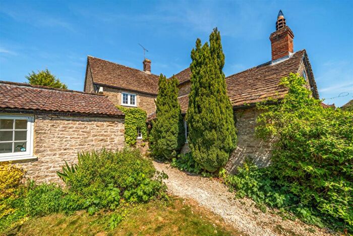 4 Bedroom Semi-Detached House For Sale In Chestnut Road, Sutton Benger, Chippenham, SN15