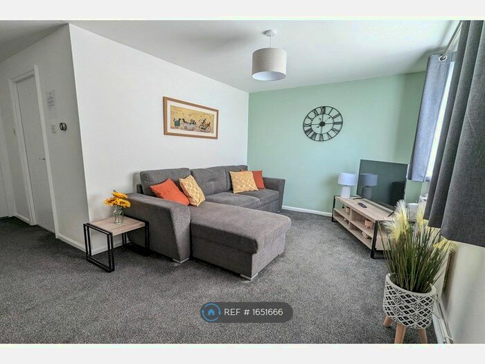 2 Bedroom Flat To Rent In Gayton Close, Doncaster, DN4