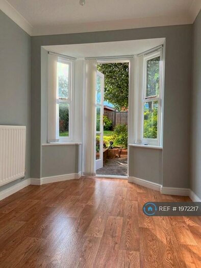 3 Bedroom Detached House To Rent In Gillercomb Close, West Bridgford, Nottingham, NG2